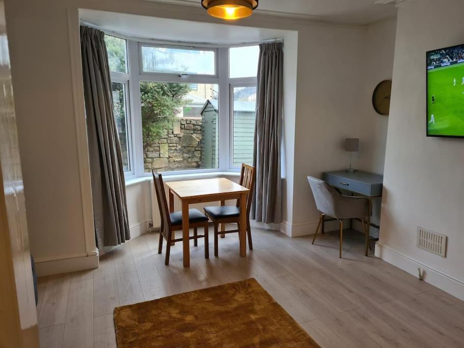 Riverside Apartment Бат Екстериор снимка