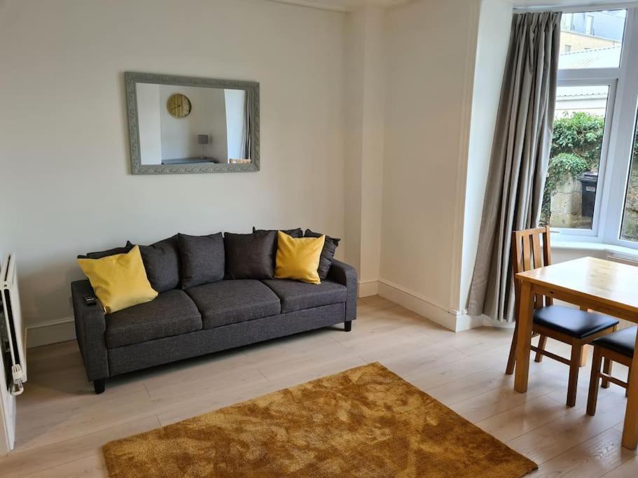 Riverside Apartment Бат Екстериор снимка