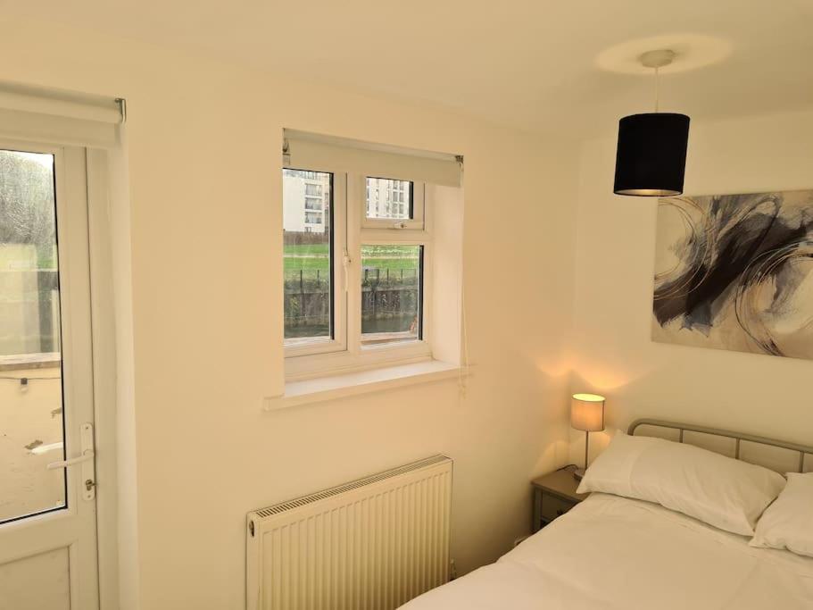 Riverside Apartment Бат Екстериор снимка
