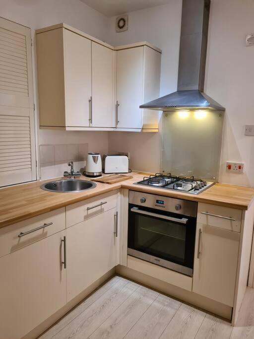 Riverside Apartment Бат Екстериор снимка