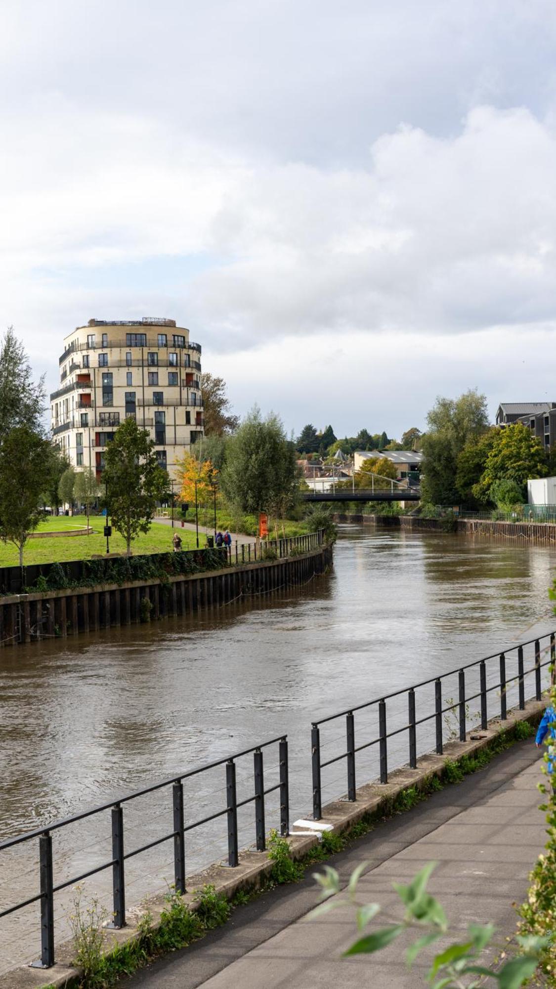 Riverside Apartment Бат Екстериор снимка