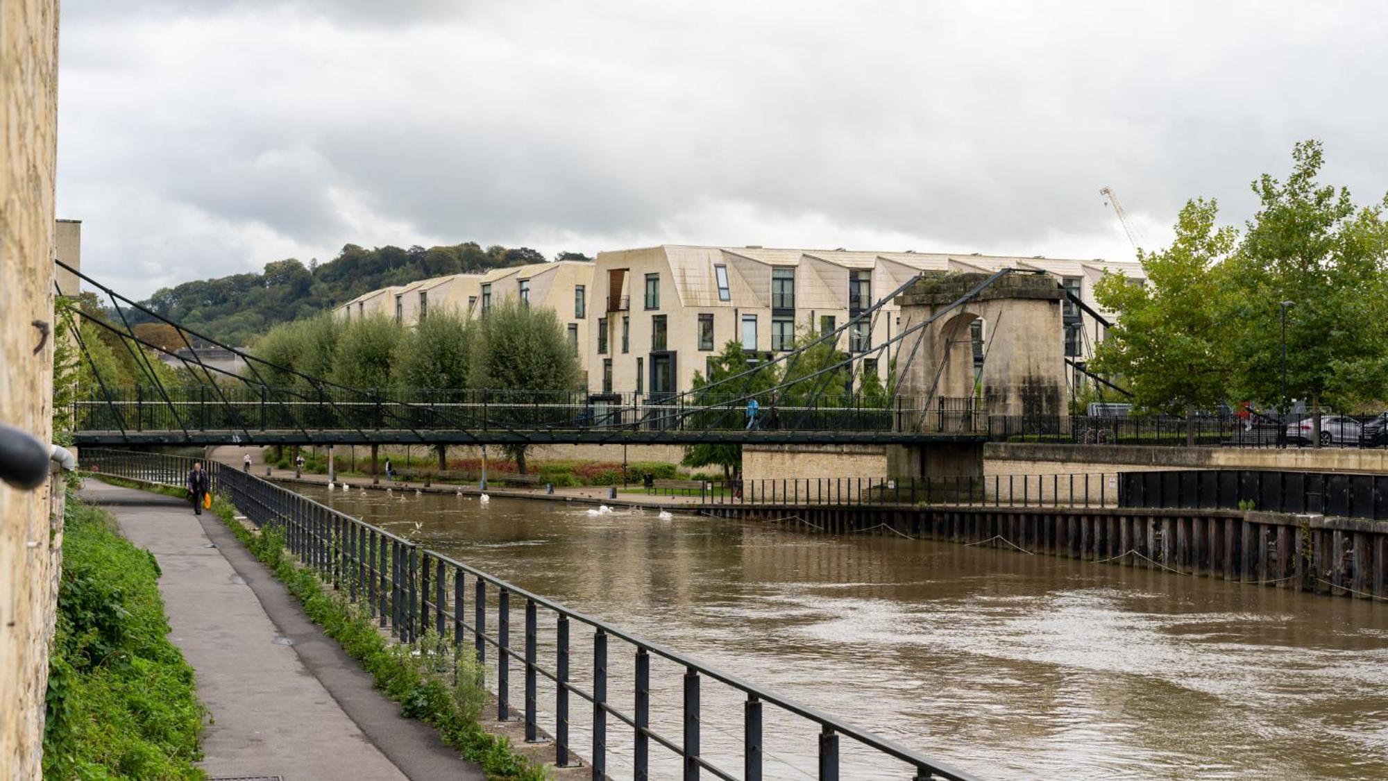 Riverside Apartment Бат Екстериор снимка