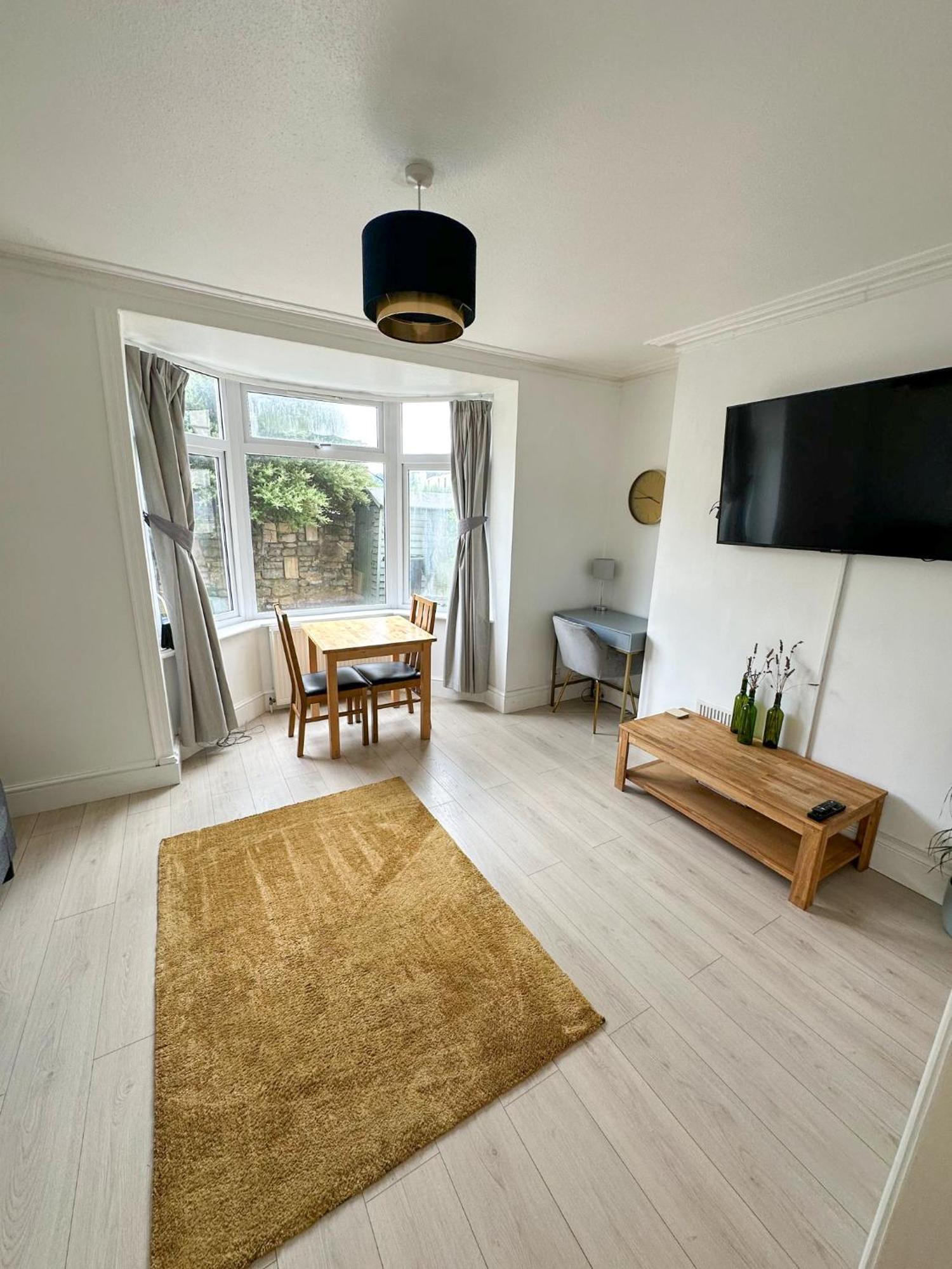 Riverside Apartment Бат Екстериор снимка