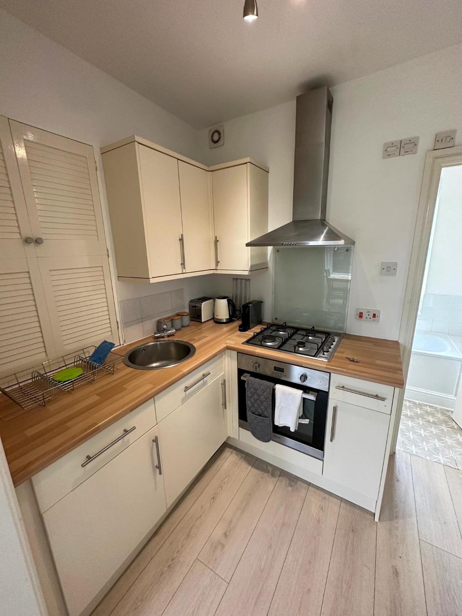 Riverside Apartment Бат Екстериор снимка